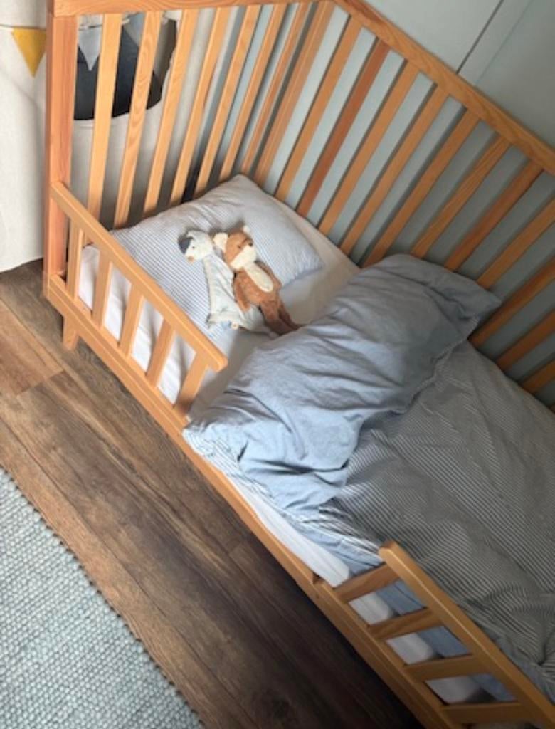 Novi at home doorgroeiledikant peuterbed, Kinderen en Baby's, Kinderkamer | Bedden, Ophalen, Gebruikt, 70 tot 85 cm, 140 tot 160 cm