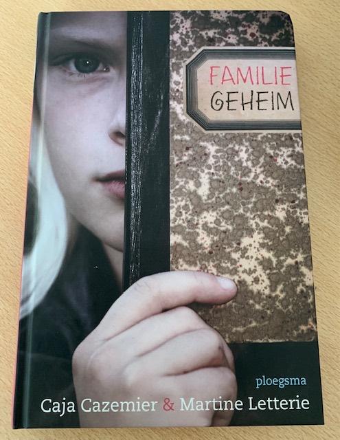 Familie geheim - Caja Cazemier & Martine Letterie, Ophalen of Verzenden, Zo goed als nieuw, Martine Letterie