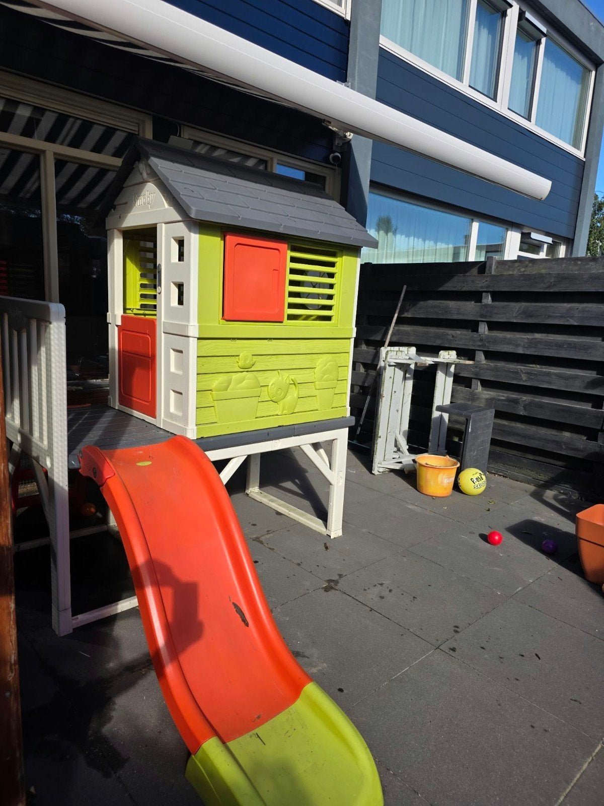 Smoby House On Stilts Speelhuisje met glijbaan, Kinderen en Baby's, Ophalen, Gebruikt, Kunststof