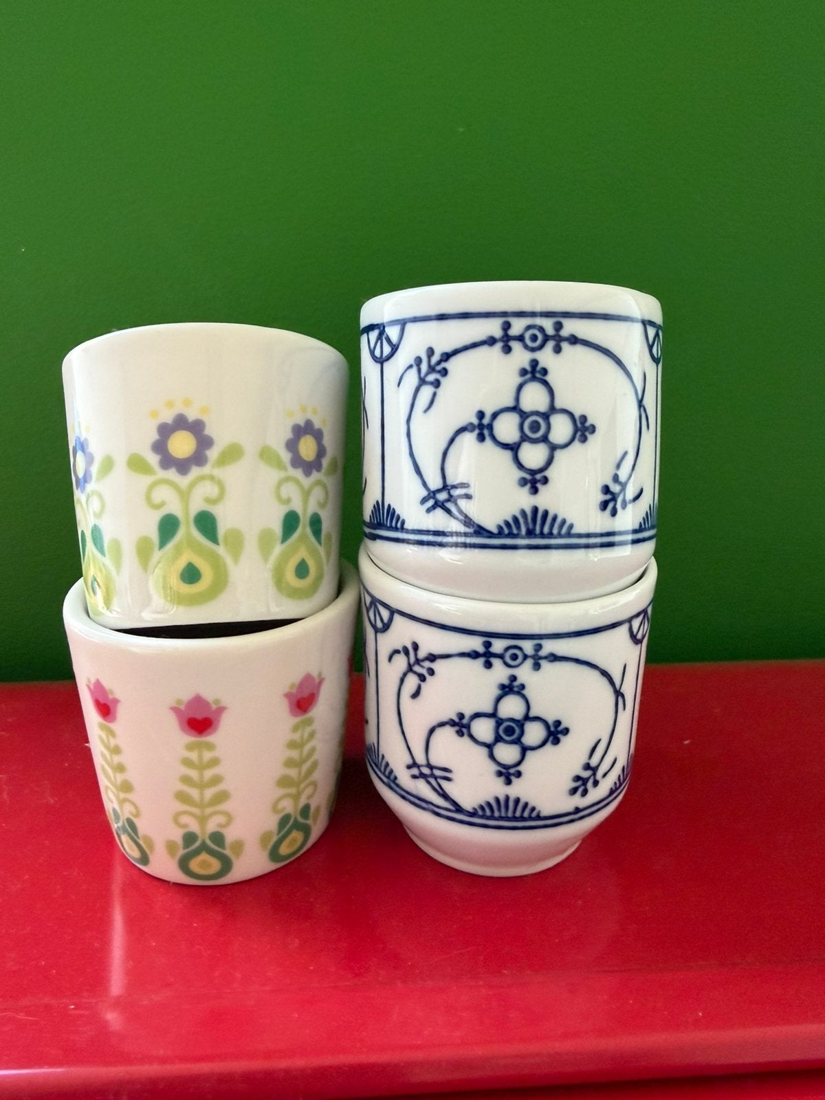 Set van 4 eierdopjes, 2x bloemen, 2x blau saksmotief, Overige typen, Ophalen of Verzenden, Zo goed als nieuw, Klassiek