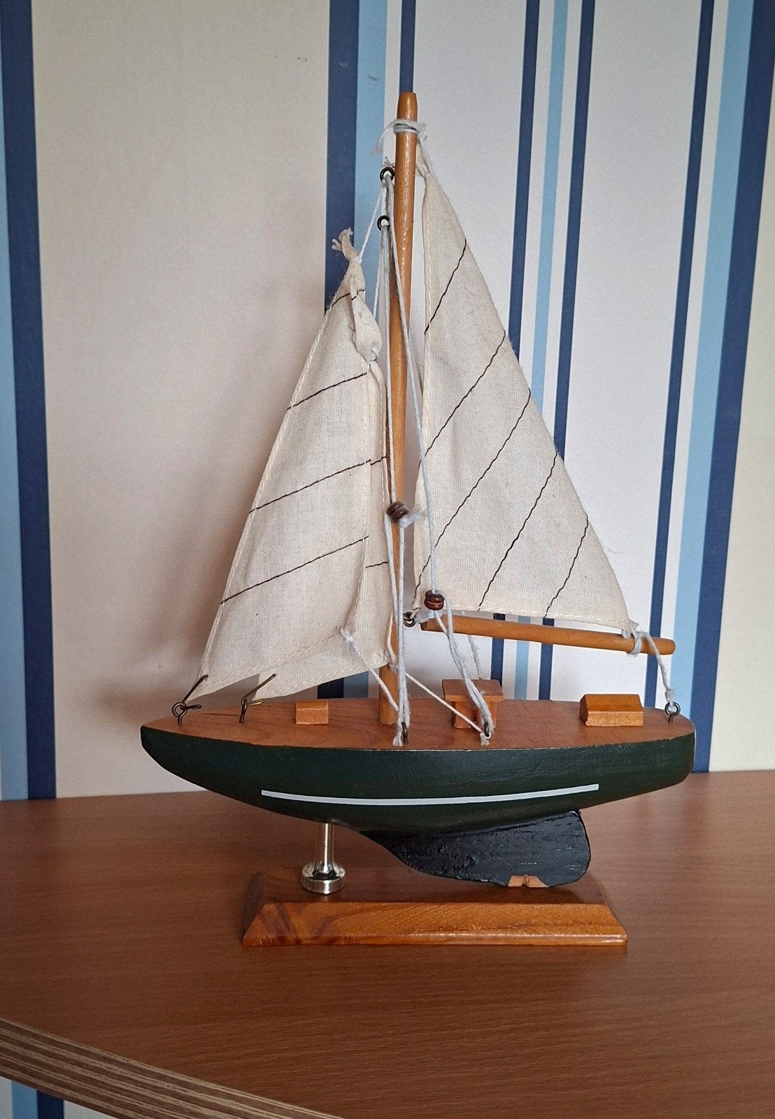 Decoratieve Zeilboot Model - Houten Jacht met Stoffen Zeilen, Ophalen of Verzenden