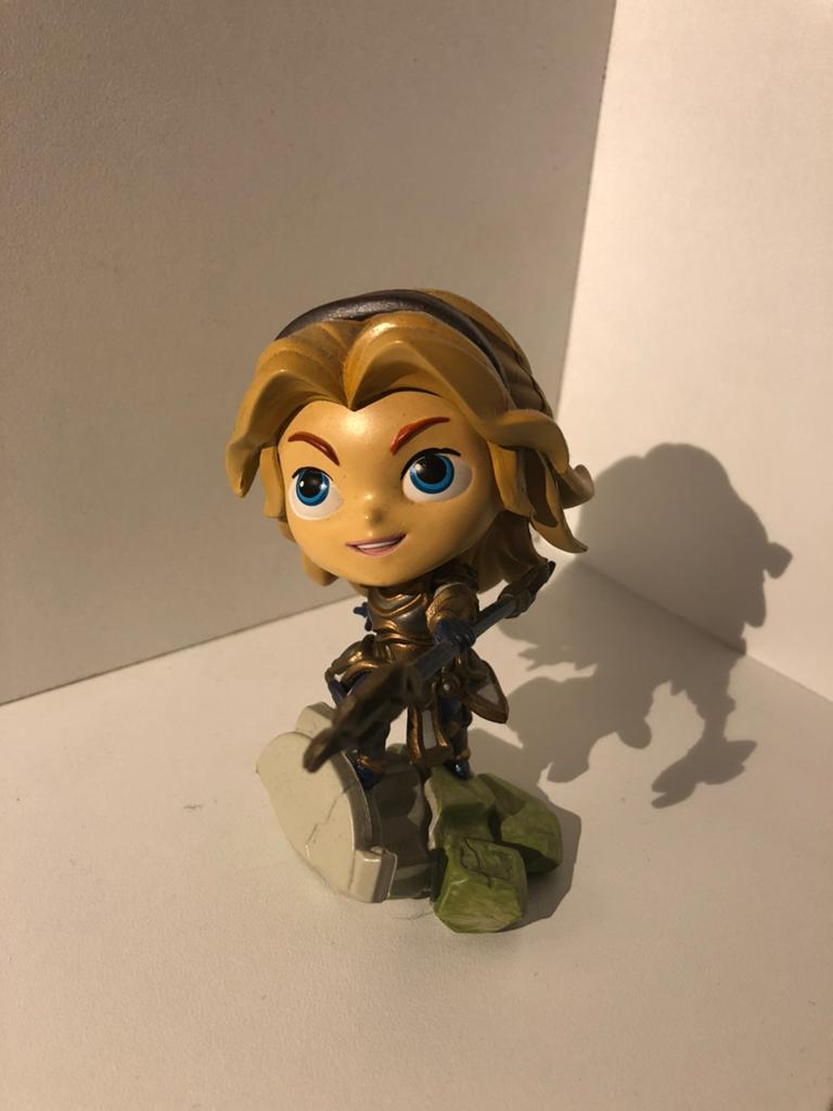 Lux league of legends figure, Verzamelen, Poppetjes en Figuurtjes, Ophalen of Verzenden, Zo goed als nieuw