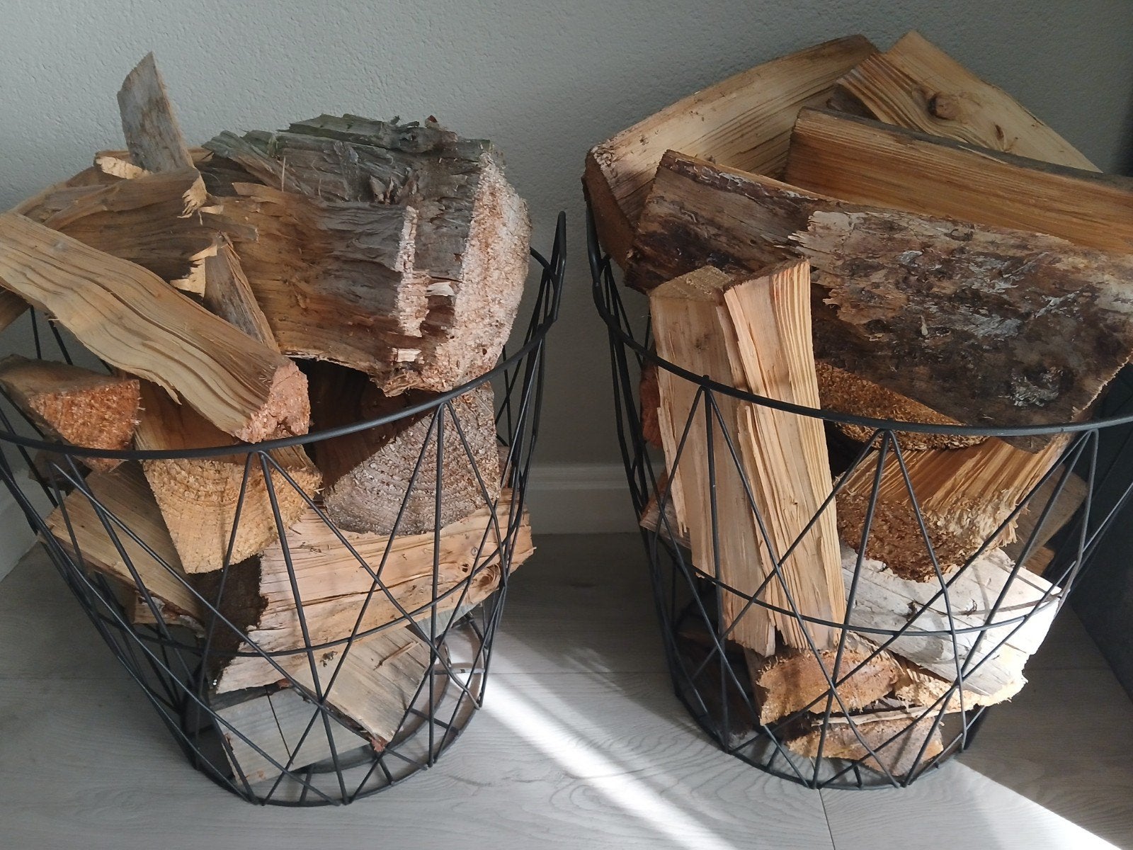 2 draadmanden met gedroogd eikenhout, klaar om te stoken!, Minder dan 3 m³, Ophalen, Eikenhout, Blokken