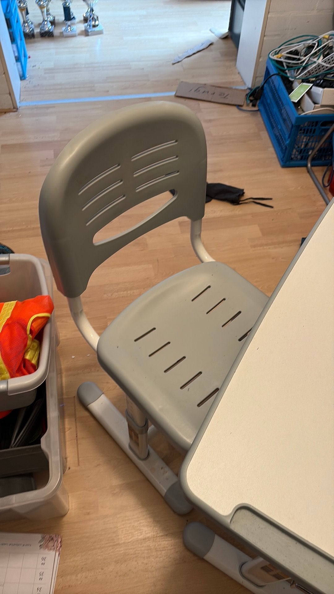 Kindertafel met stoeltje, Ophalen, Zo goed als nieuw, Kunststof, Verstelbaar