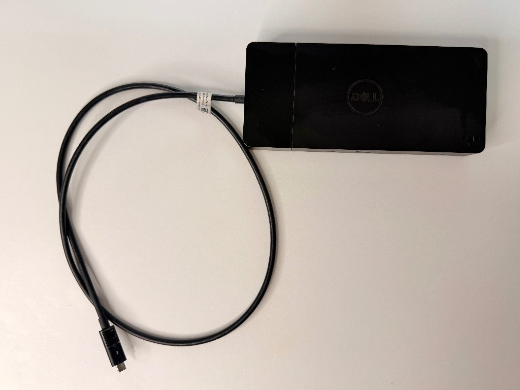 Foto 10 van Complete Dell thuiswerkplek [monitor, dock, arm en muis]
