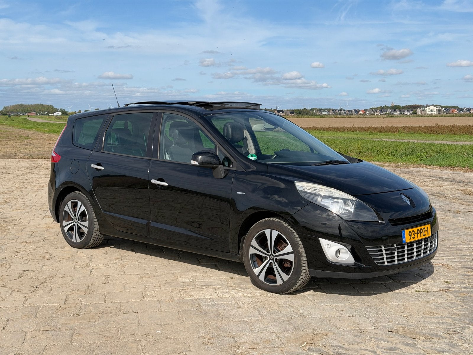 Foto 4 van Renault Grand Scenic 1.4 TCE 96KW 7P 2011 Zwart
