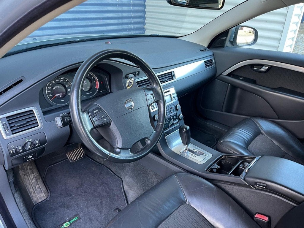 Volvo V70 2.5T 200PK Momentum Automaat  200 PK  Half Leder, 2521 cc, Euro 4, 750 kg, Xenon verlichting