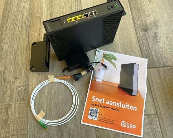 Ziggo mediabox Next en wifi versterkers, Ophalen of Verzenden, Zo goed als nieuw, Router met modem, Ziggo