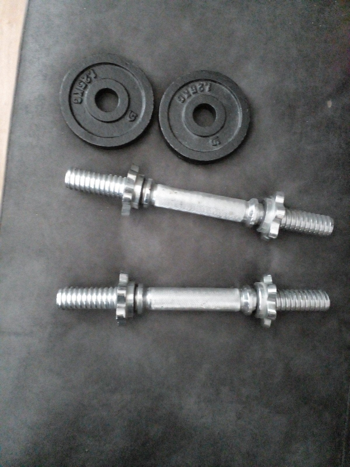 2 stalen dumbells en 2 gewichten allebei 1.25 kilo, Ophalen, Zo goed als nieuw, Armen, Dumbbell