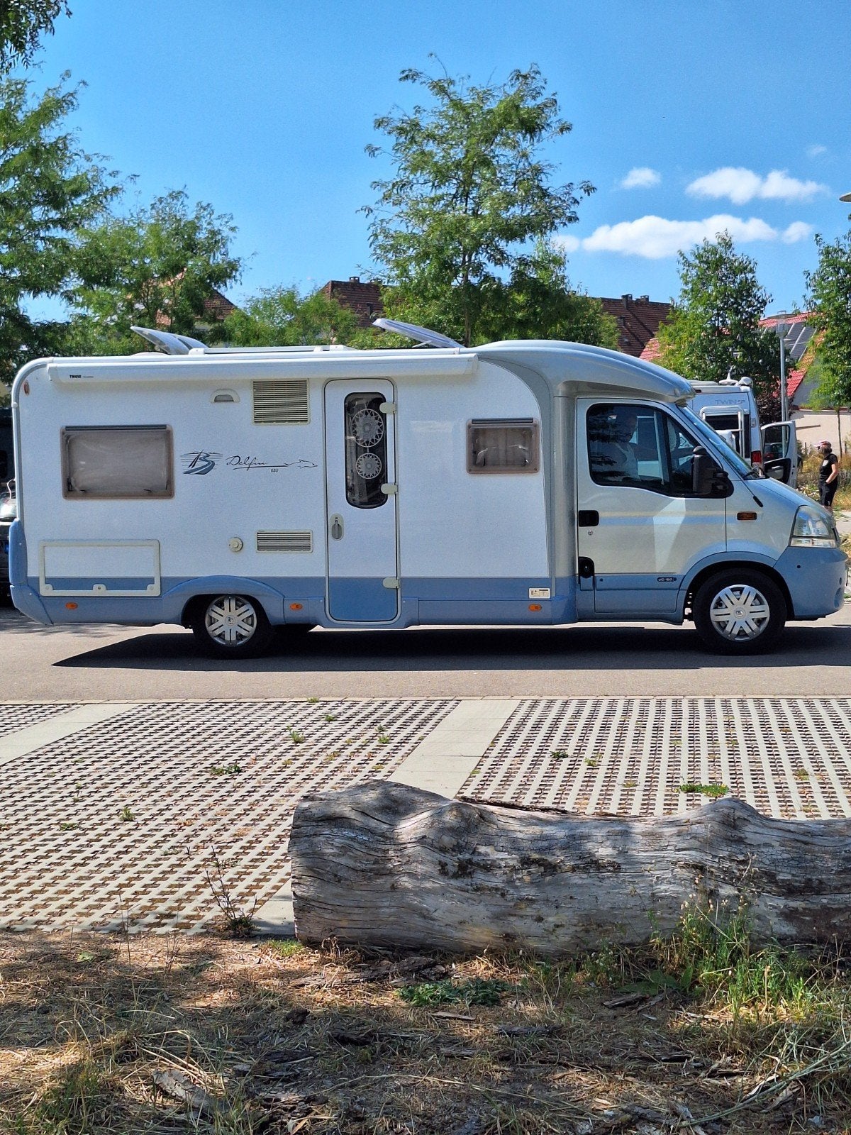 Burstner Delfin T 680 met vast bed, Ringverwarming, 6 tot 7 meter, Achteruitrijcamera, Particulier