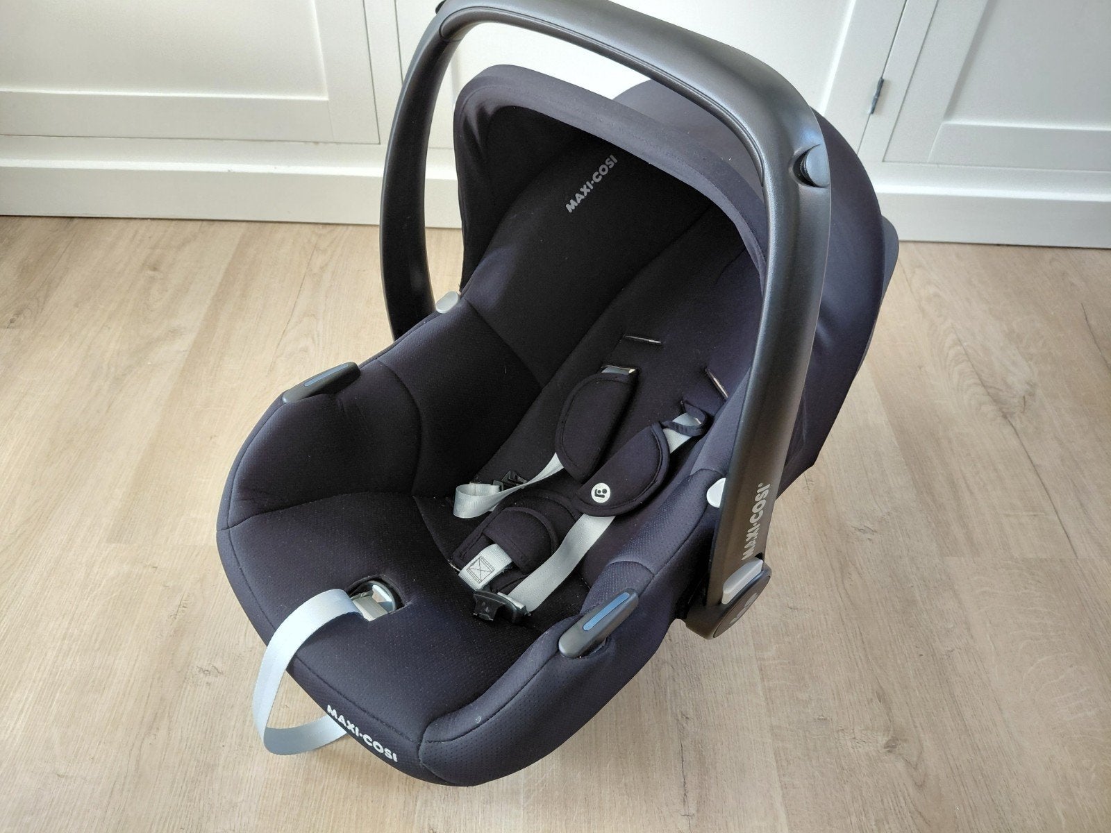 Maxi-Cosi Pebble autostoel met Jollein voetenzak, Ophalen, Autogordel, Zo goed als nieuw, 0 t/m 13 kg