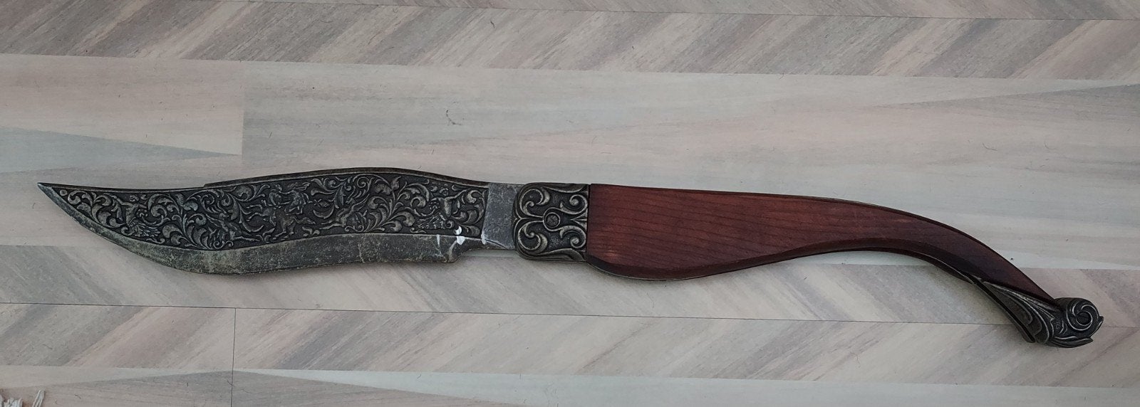 Decoratief Navaja vouwmes, gegraveerd met houten heft., Ophalen of Verzenden