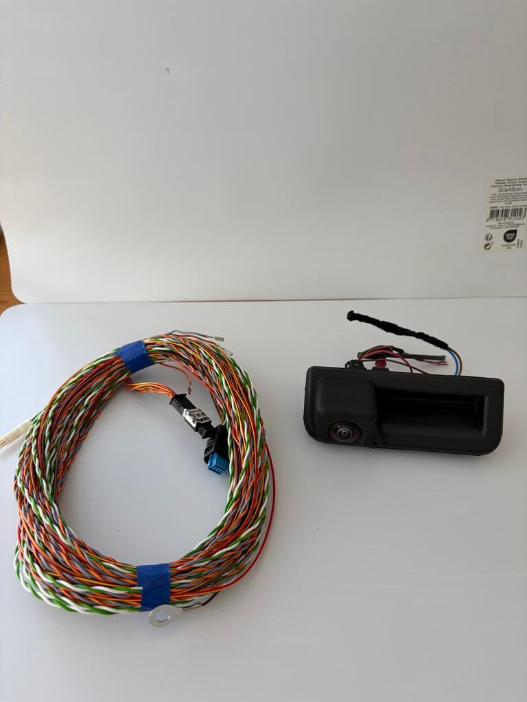 Audi A3 Achteruitrijcamera met Kabelboom 5E3827566A, Auto diversen, Achteruitrijcamera's, Zo goed als nieuw, Ophalen of Verzenden