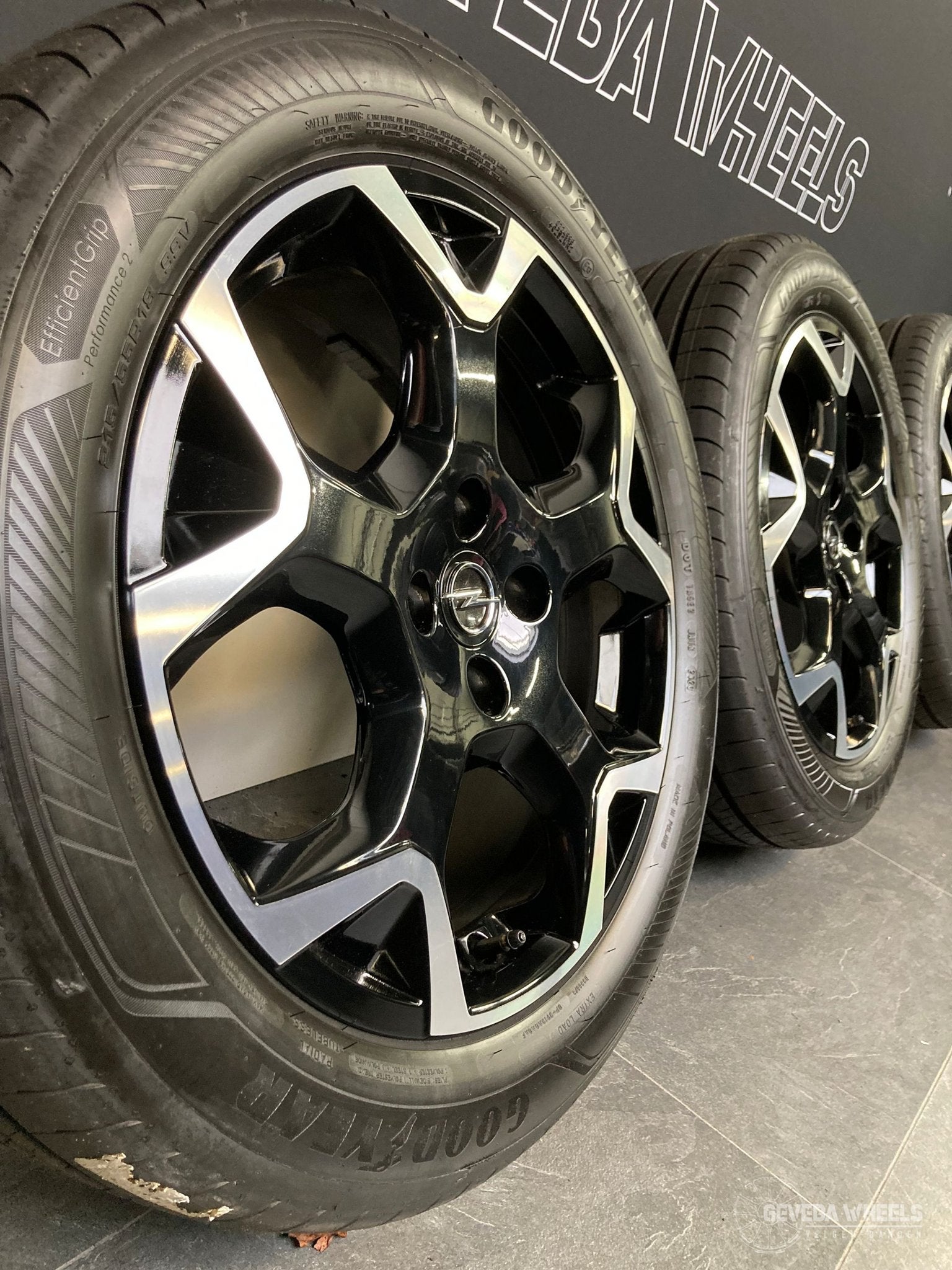 18” originele Opel Mokka B velgen + banden DEMO 4x108 983509, Auto-onderdelen, Banden en Velgen, 18 inch, -, -, Banden en Velgen