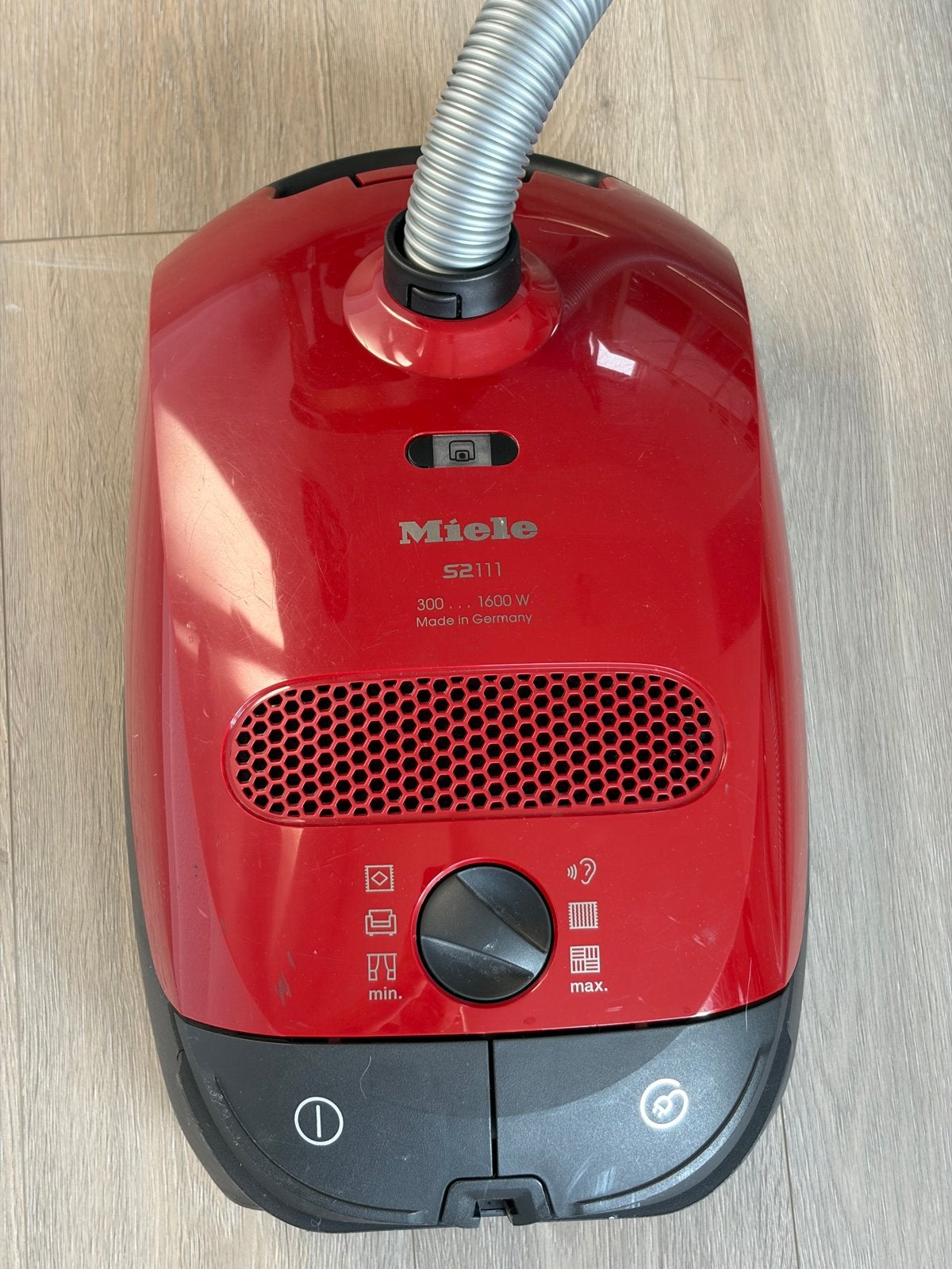 Miele S2111 stofzuiger - 1600W, Inclusief accessoires, Gebruikt, Miele, Sledestofzuiger