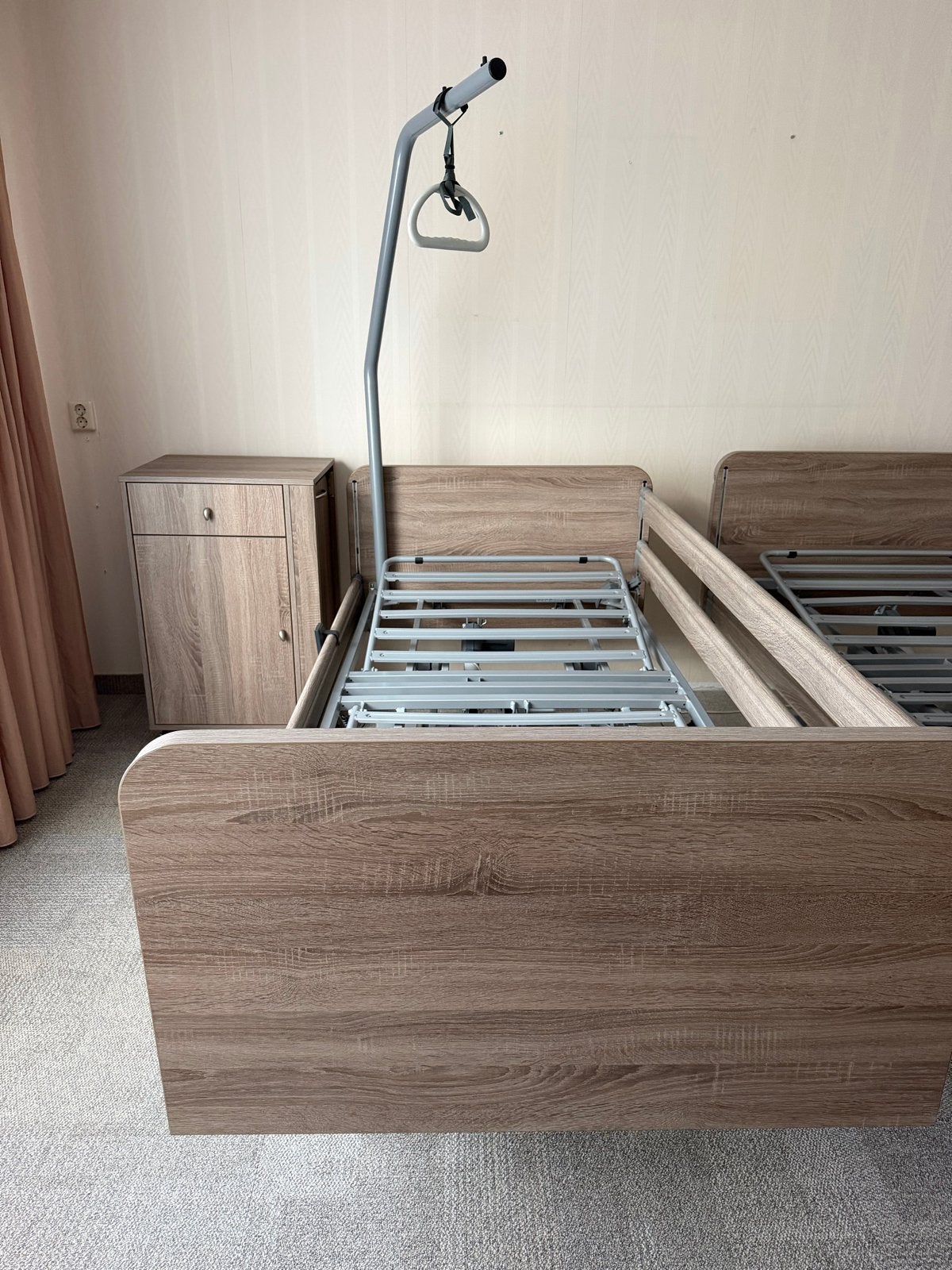 2x Hoog laag bedden met elektrische verstelbare bodem, Ophalen, Bruin, Tweepersoons, Overige maten