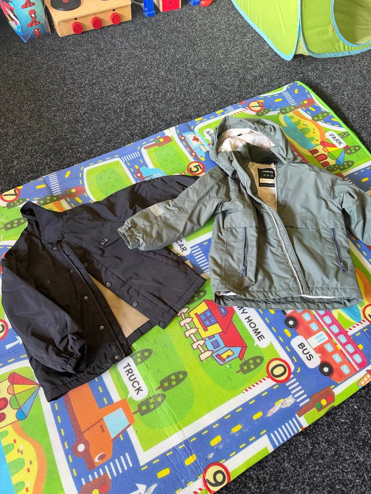 2 Kinderjassen: Reima en zwarte jas Zara, Ophalen, Gebruikt, Jongen of Meisje