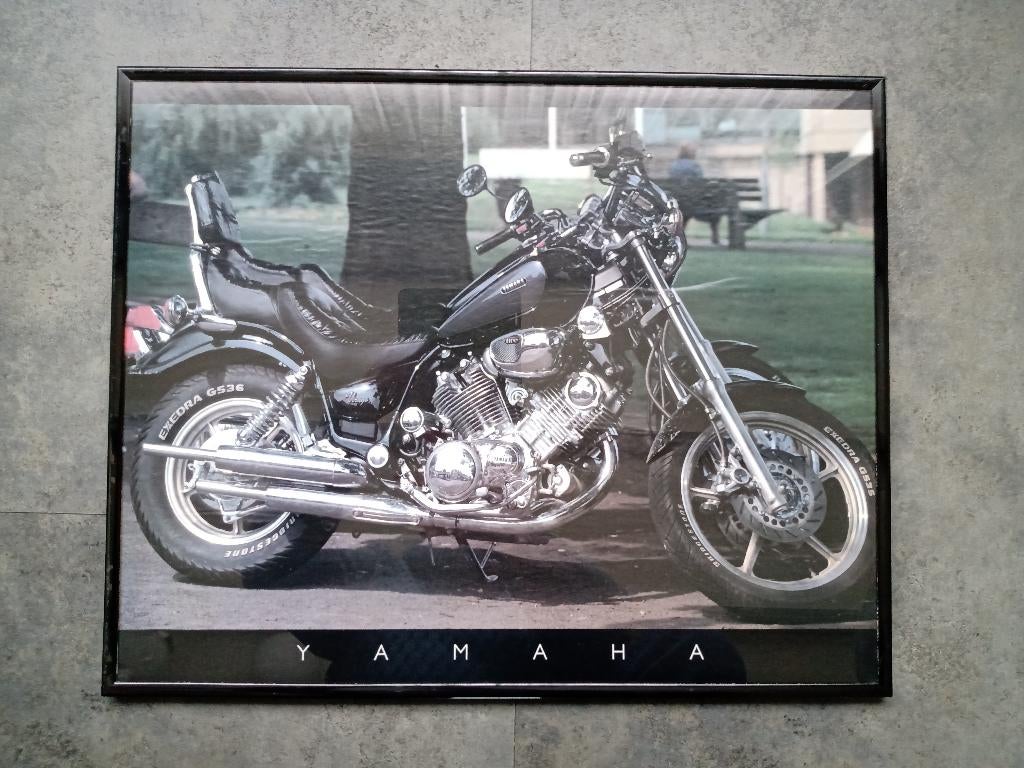 Fotolijst met een YAMAHA MOTOR AFBEELDING, Huis en Inrichting, Woonaccessoires | Schilderijen, Tekeningen en Foto's, Gebruikt