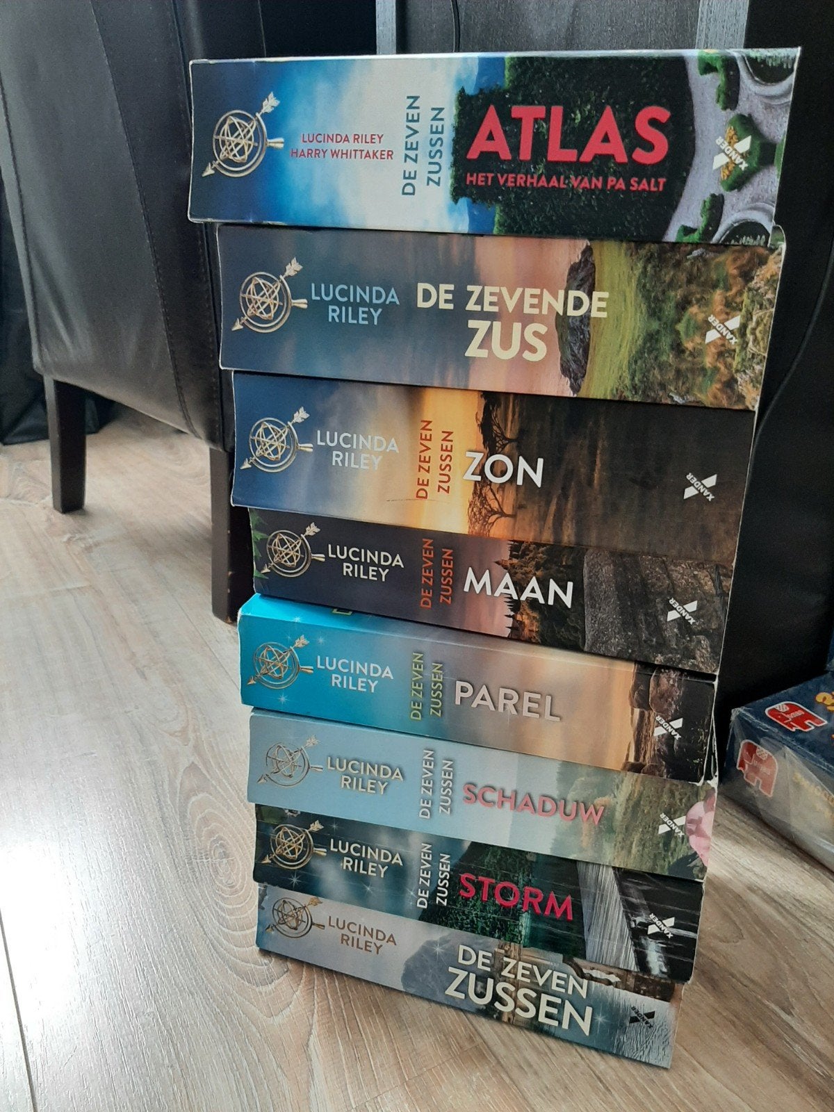 De Zeven Zussen serie - Lucinda Riley (8 boeken), Boeken, Ophalen of Verzenden, Gelezen, Lucinda Riley