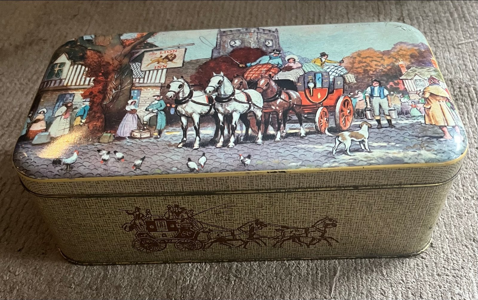 Vintage Bewaarblik Postkoets 'The Lion Inn', Ophalen of Verzenden, Gebruikt, Overige, Overige merken