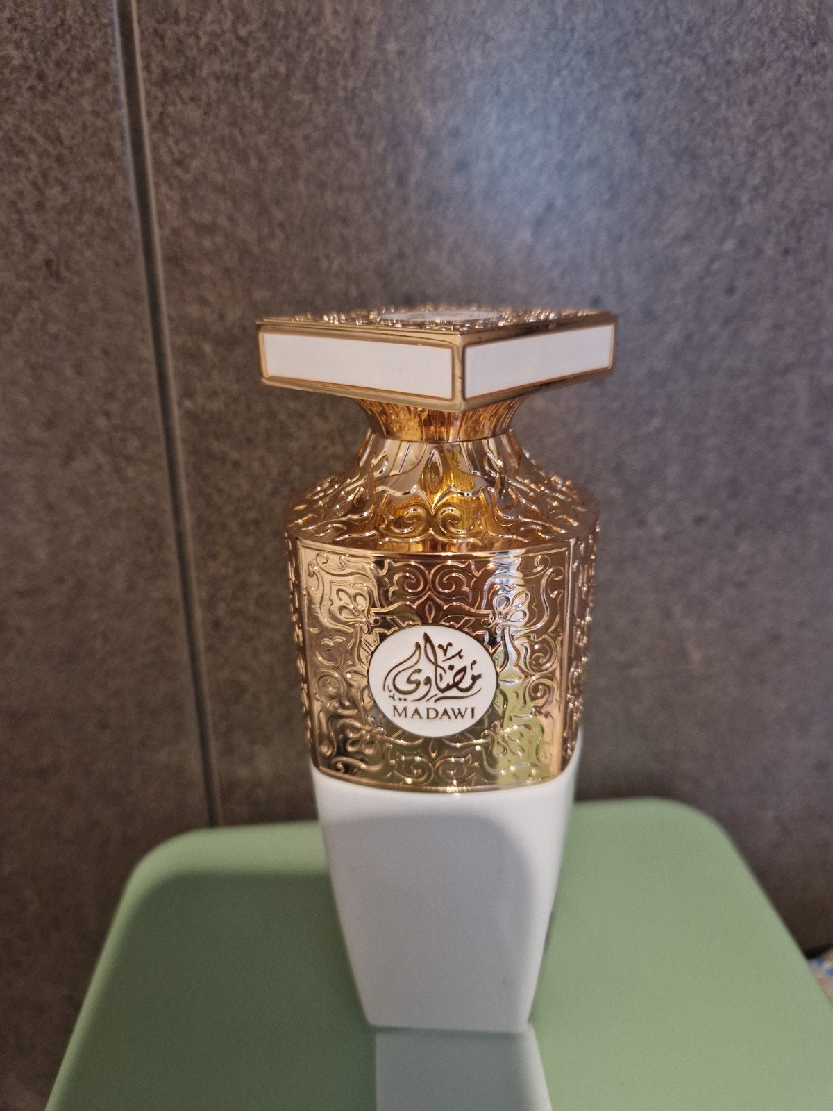 Madawi White Arabian Oud, Ophalen of Verzenden, Zo goed als nieuw