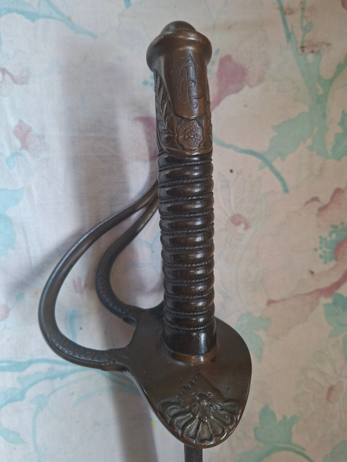 Antieke sabel met naam eigenaar en datum april 1905, Ophalen of Verzenden, Overige soorten, Overige gebieden, Zwaard of Sabel
