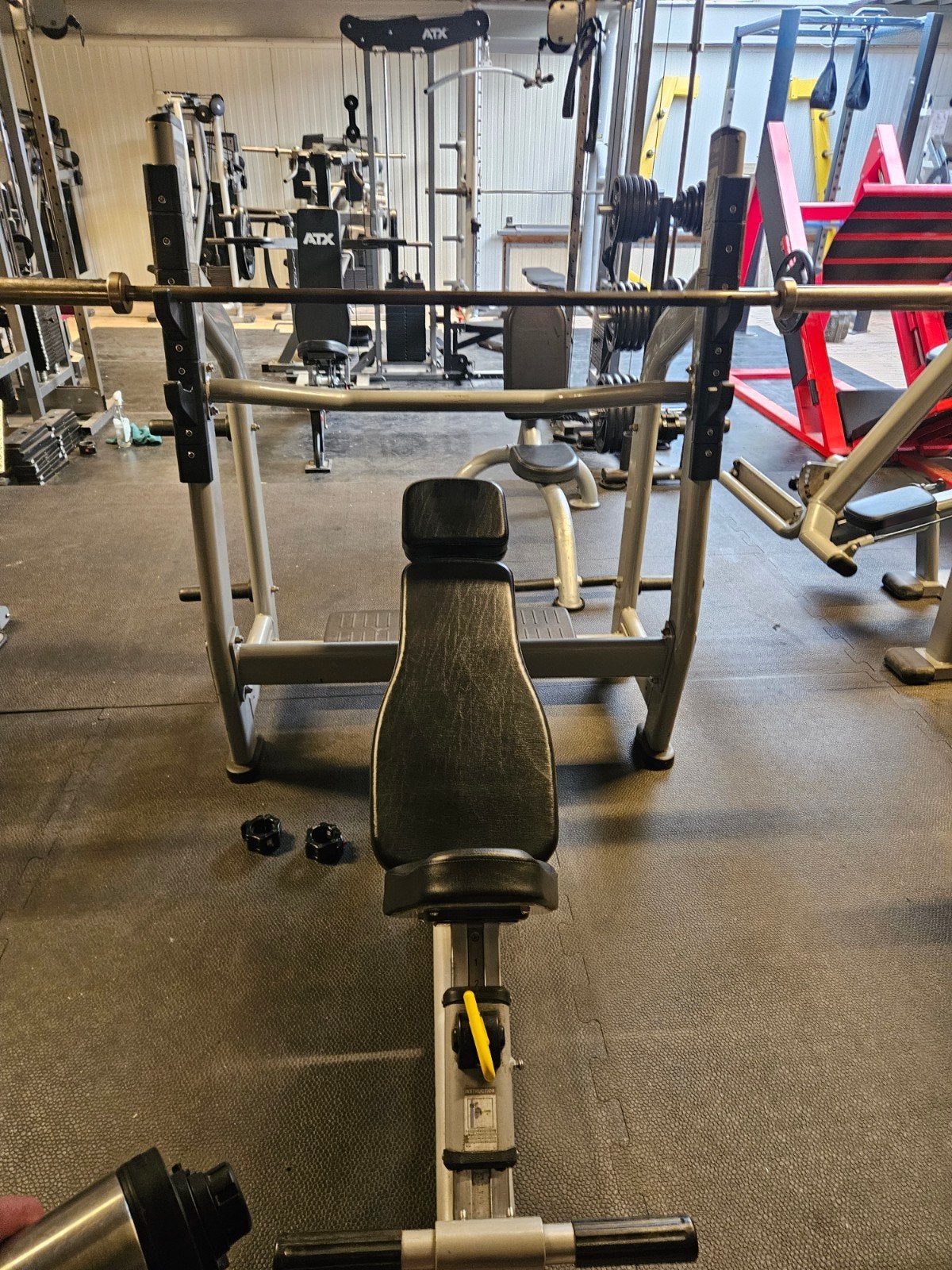 professionele, zwaar uitgevoerde incline bench press., Ophalen, Gebruikt, Borst, Fitnessbank