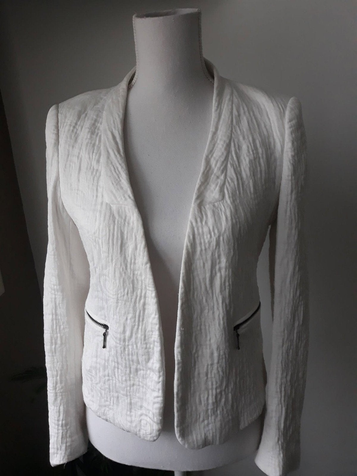 Jasje merk zara maat m kleur wit. Van oksel tot oksel is45cm, Maat 38/40 (M), Nieuw, Ophalen of Verzenden, Jasje