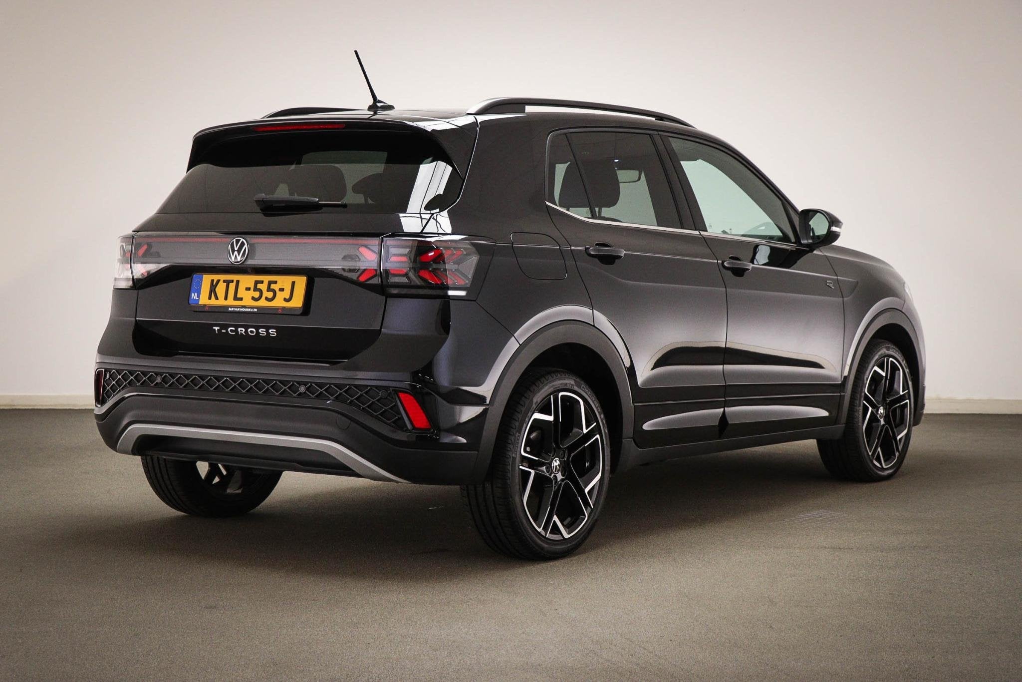 Volkswagen T-Cross 1.0 TSI R-Line Edition | IQ LIGHT | CLIMA, Gebruikt, Met garantie (alle), 116 pk, Zwart