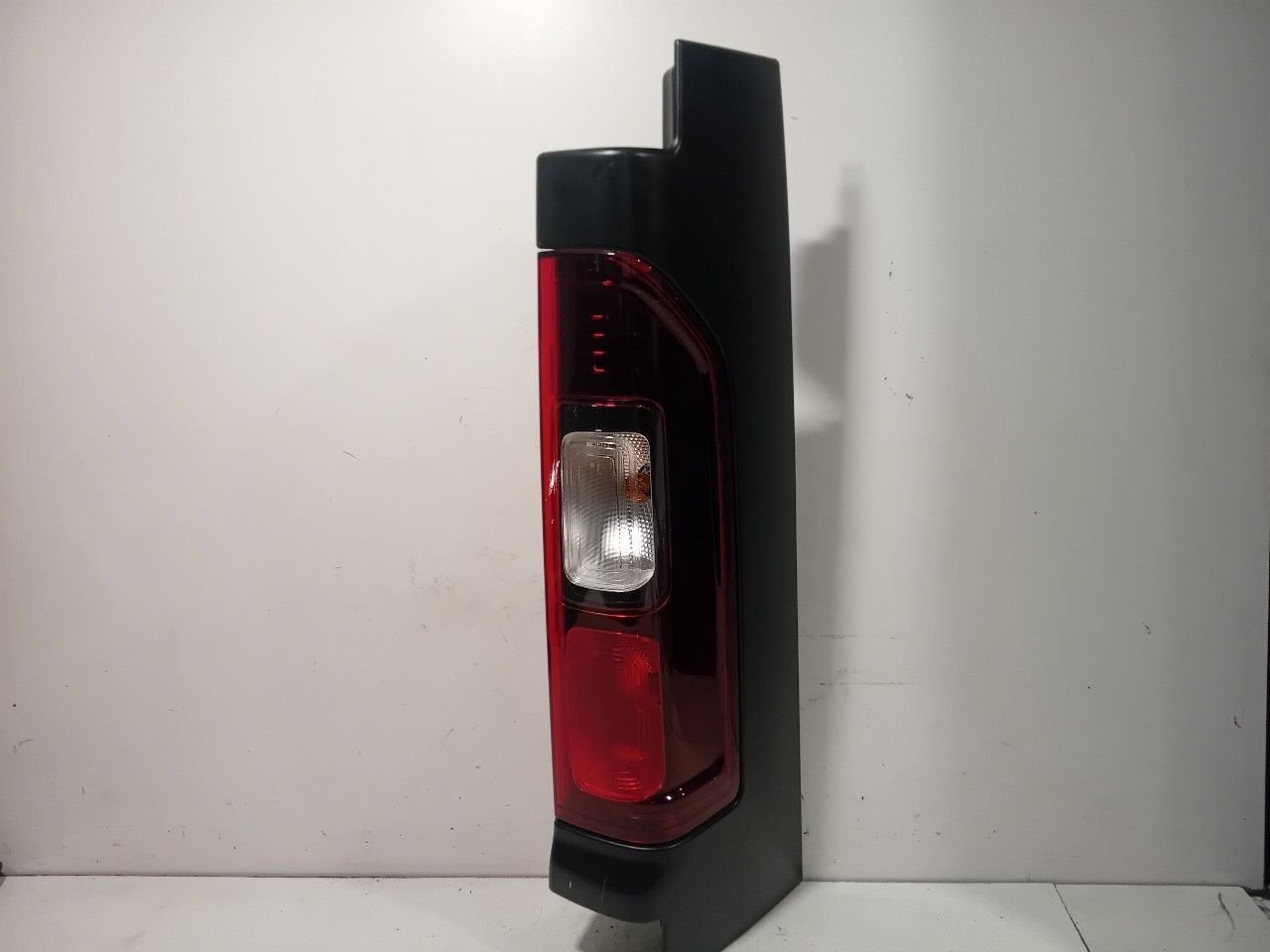 Achterlicht carrosserie rechts Renault Trafic, Auto-onderdelen, Onderdelen@venauto.nl, Van der Ven Autorecycling B.V., Gebruikt