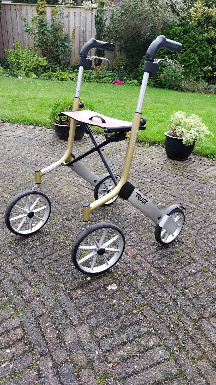 Trust rollator, Ophalen, Opvouwbaar