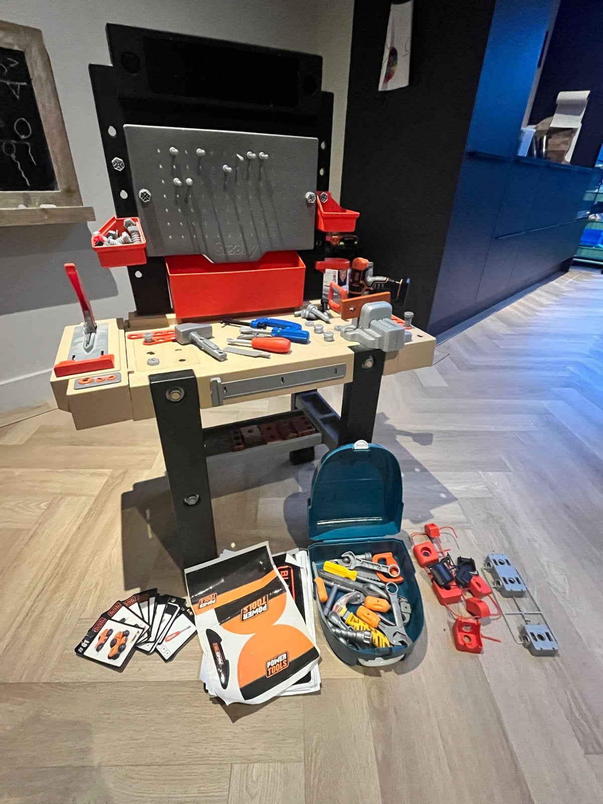 Foto 2 van Black+Decker Smoby Werkbank met gereedschap en koffer