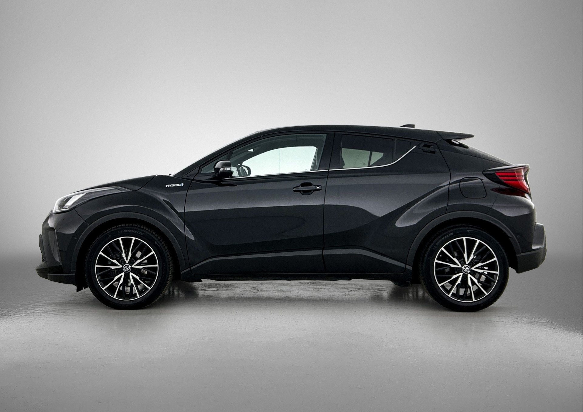 Toyota C-HR 2.0 Hybrid Executive | BTW Voertuig | JBL | Dode, Auto's, 12 maanden, 4 cilinders, Zwart, Leder