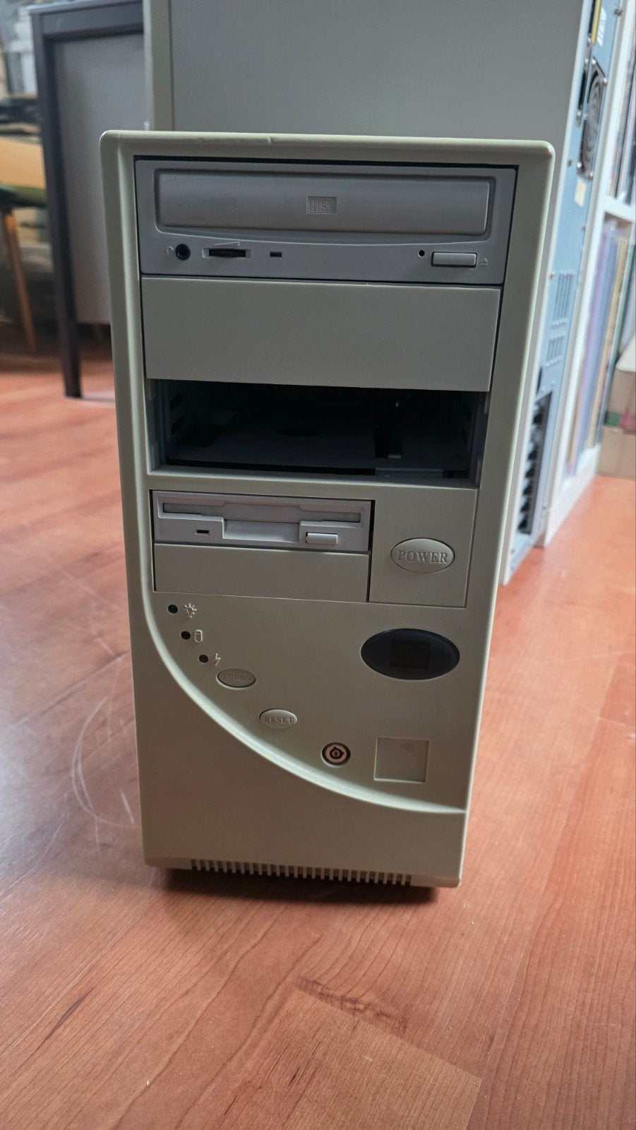 AT kast met display, cd-rom, floppy en voeding, Ophalen