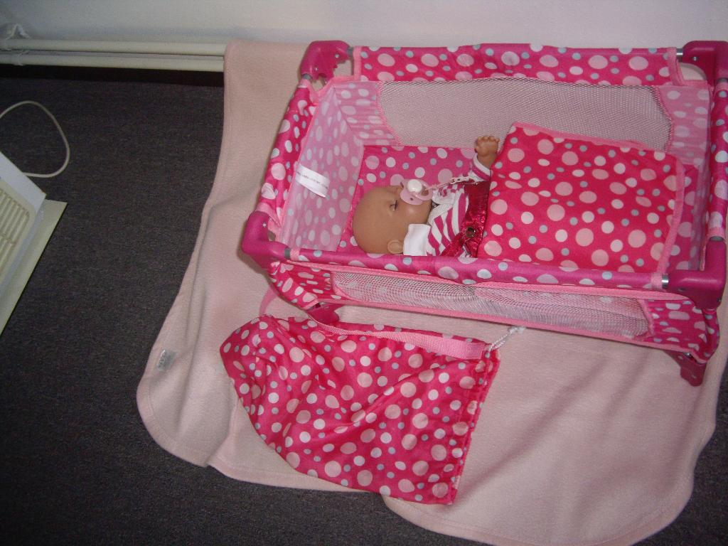 baby born campingbed + tas+ dekentje excl pop, Ophalen, Zo goed als nieuw, Babypop