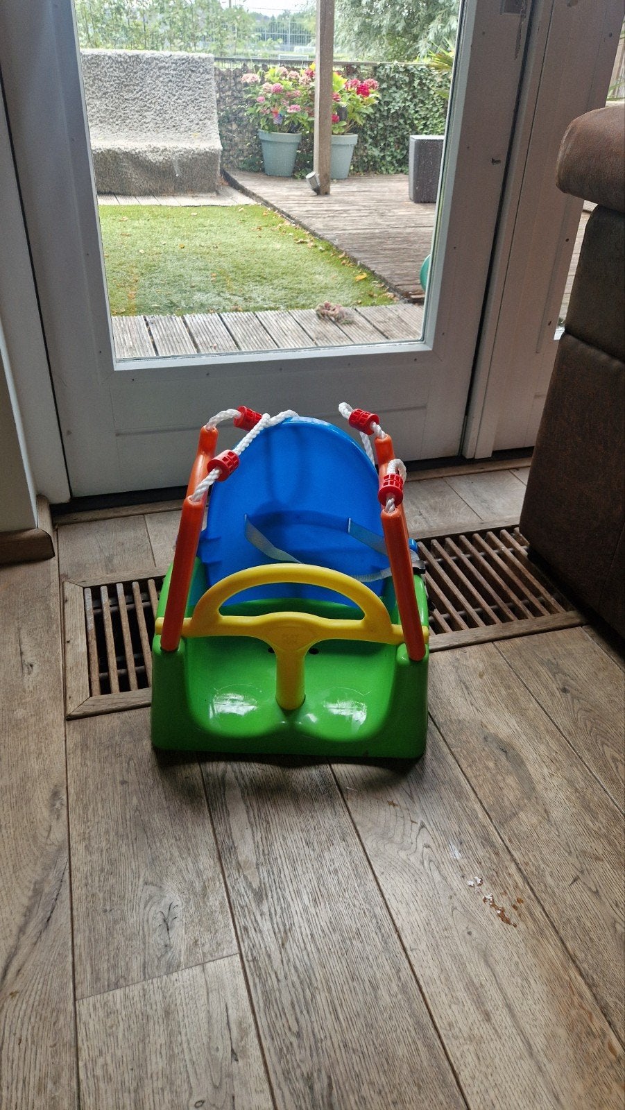 Kleurrijke babyschommel met stuurwiel, Ophalen of Verzenden, Gebruikt, Schommel