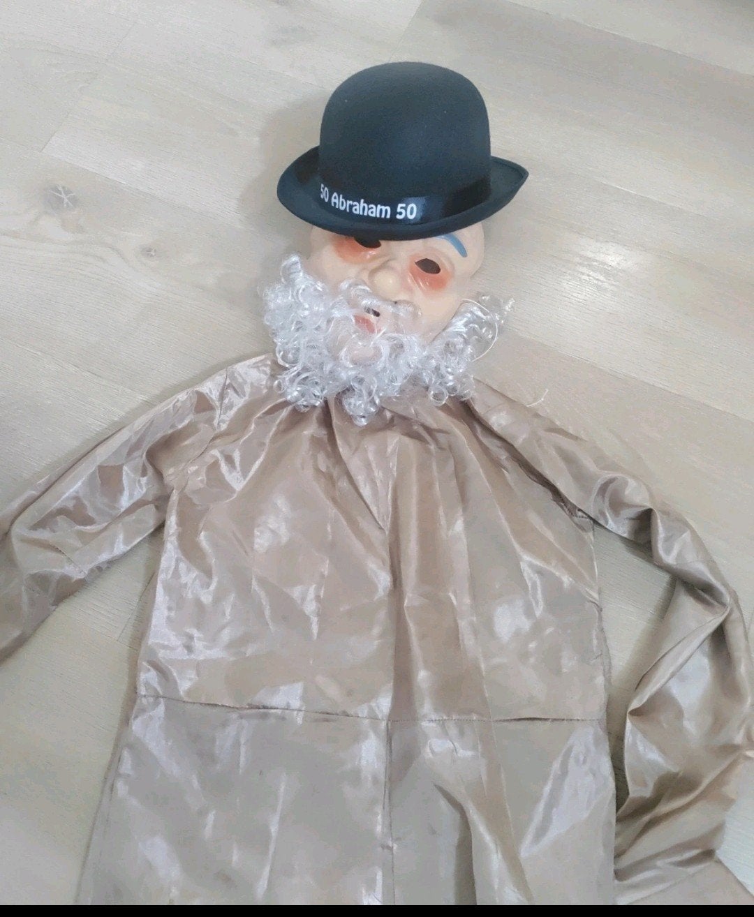 Abraham pak met masker en hoedje, Ophalen, Abraham of Sarah