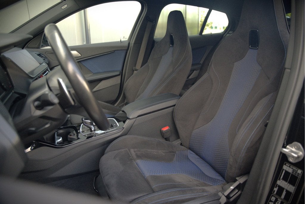 BMW 1-serie M135i xDrive High Executive Edition | M Performa, 1998 cc, Gebruikt, 4 cilinders, Leder en Stof