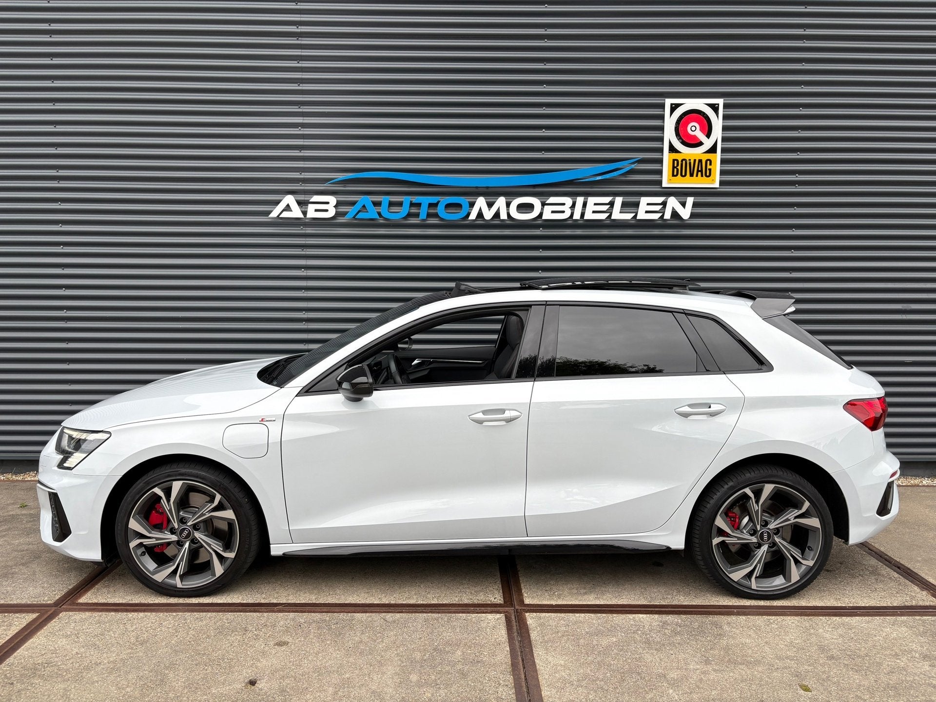 Foto 2 van Audi A3 Sportback 45 TFSI e S edition Competition