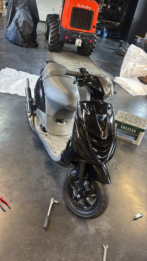 Piaggio zip 172cc LC Kapot, Fietsen en Brommers, Scooters | Piaggio, Ophalen of Verzenden, Zo goed als nieuw, Tweetakt, Zip