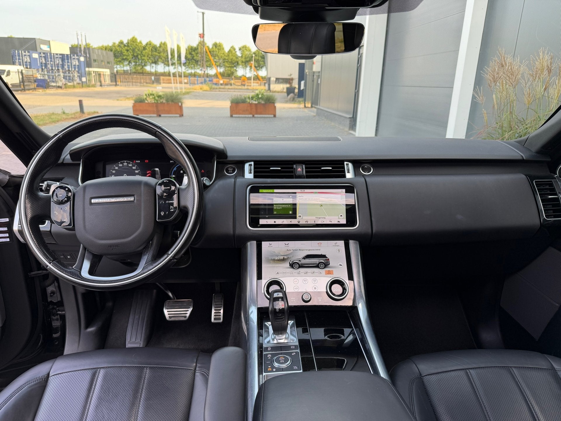 Land Rover Range Rover Sport 2.0 P400e HSE Dynamic BLACK M19, Auto's, Automaat, Gebruikt, 2500 kg, Zwart