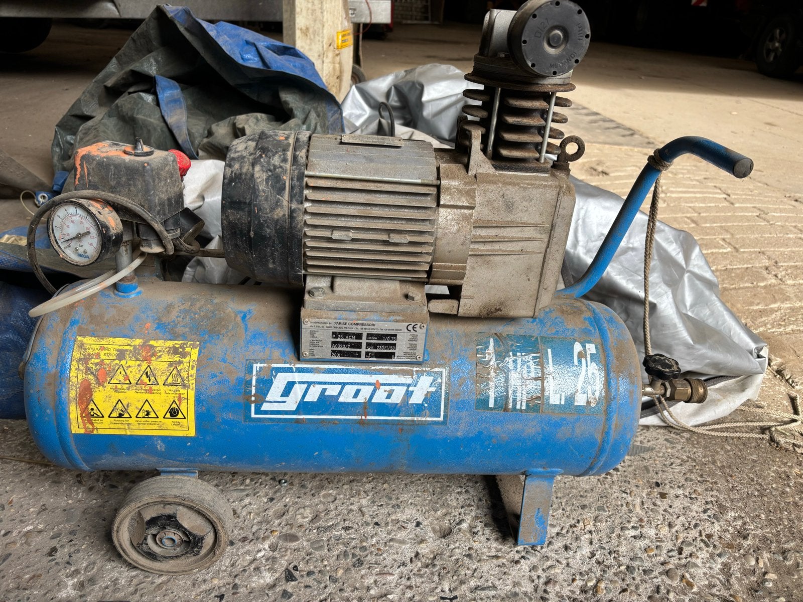 Gebruikte compressor - Groot, 1 PK, 230V, 25L, Ophalen, Gebruikt, 6 tot 10 bar, Minder dan 200 liter/min