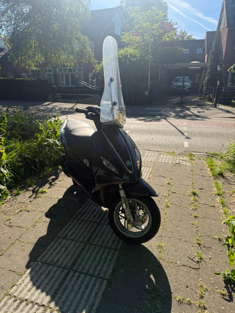 Fly Scooter - Zwart, Goed Onderhouden, Ophalen of Verzenden, Gebruikt, Benzine, Overige modellen