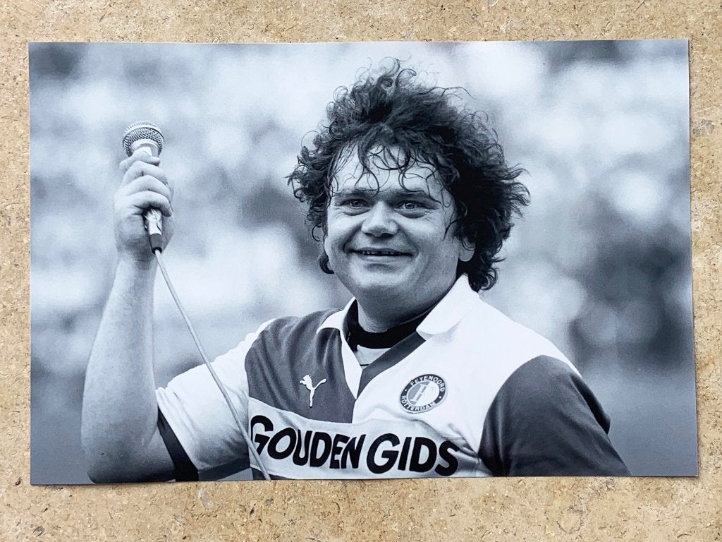 Org. z/w foto 20x30 cm Andre Hazes in F'noord shirt 04/06/83, Verzenden, Nieuw, Foto of Kaart