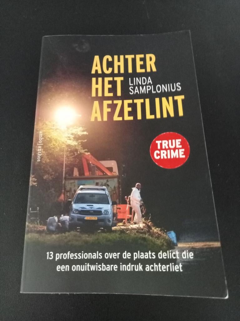 Linda Samplonius - Achter het afzetlint, Ophalen of Verzenden, Zo goed als nieuw, Linda Samplonius