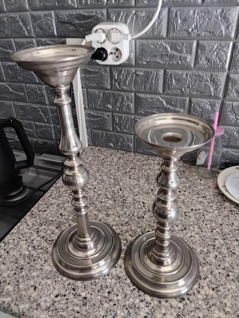 Set van 2 elegante verzilverde kandelaars., Antiek en Kunst, Ophalen