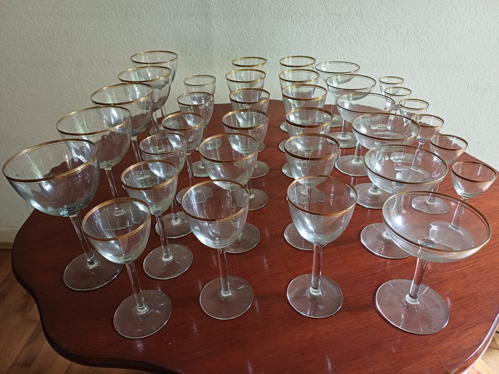 Grote set franse vintage glazen met gouden rand, Antiek en Kunst, Ophalen