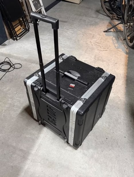 Gator GRR-10L flightcase met uitschuifbare trolley, Ophalen of Verzenden, Zo goed als nieuw, Overige instrumenten, Flightcase
