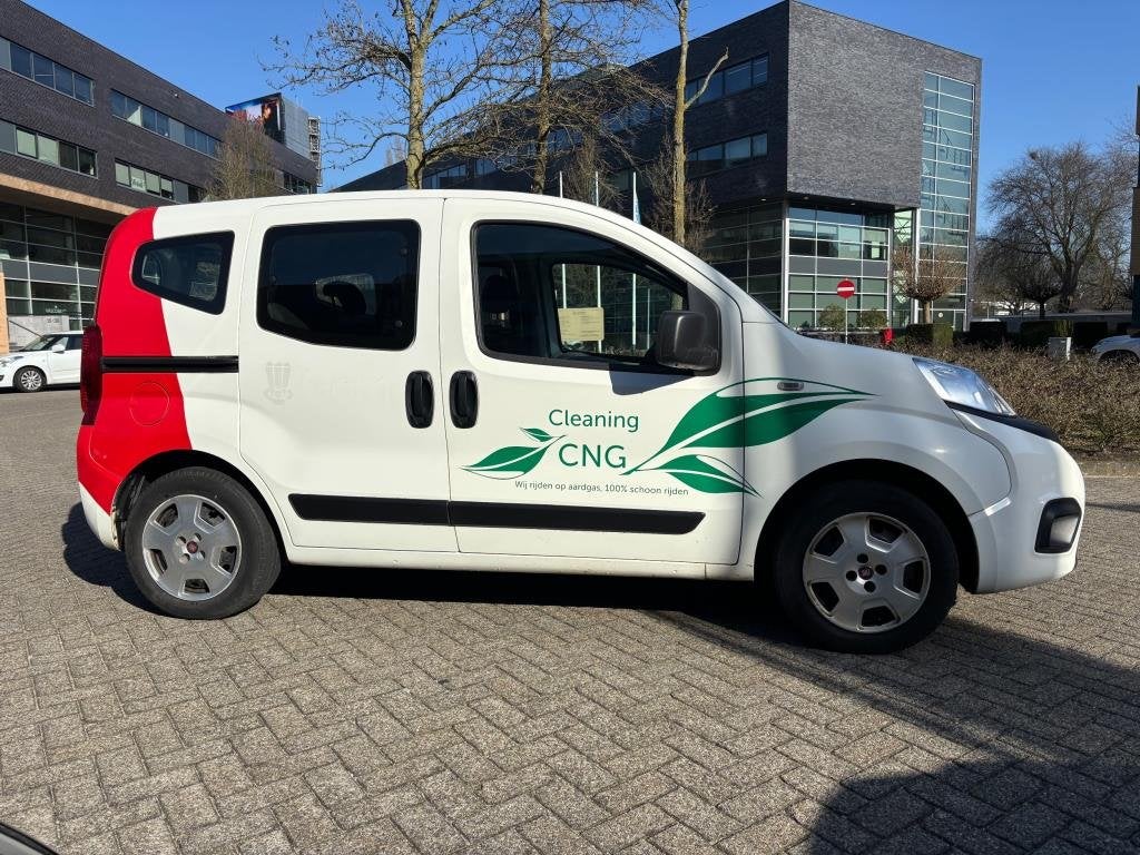 Fiat Qubo 1.4 I Natural power easy (2018)Benzine/Cng 114000k, Auto's, Voorwielaandrijving, Stof, Gebruikt, Zwart
