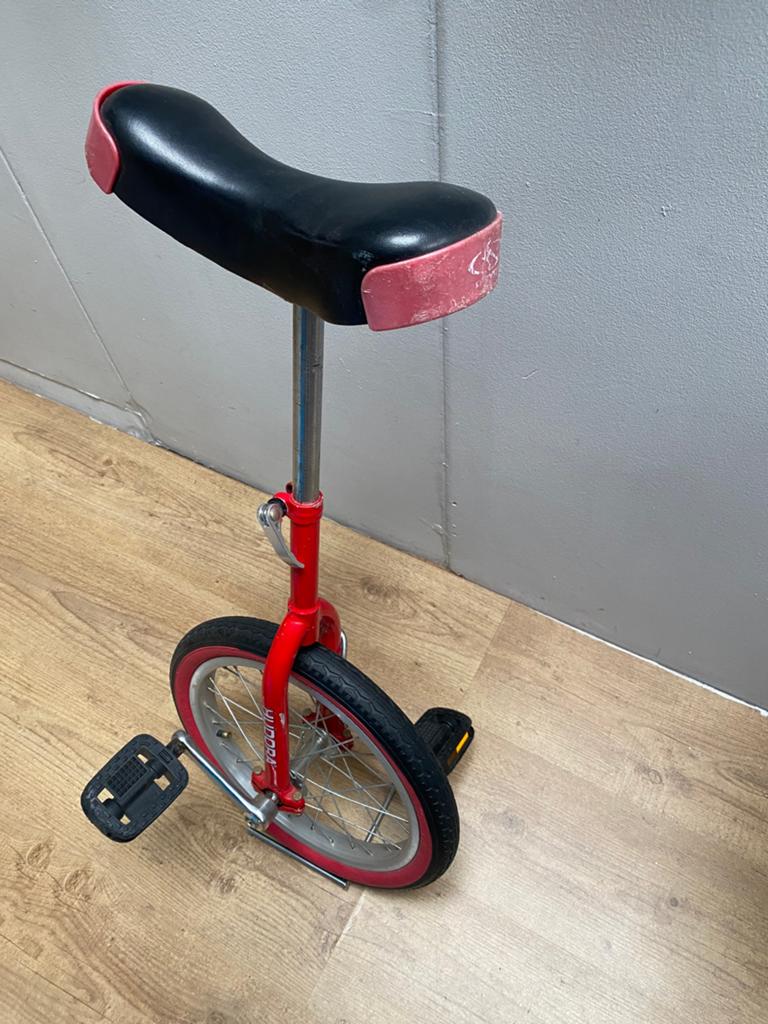 Rode eenwieler, Ophalen, Zo goed als nieuw